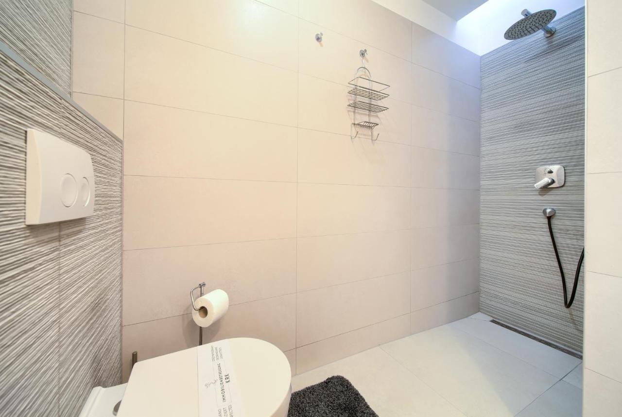 Villa Solis Lacus Modern Apartment - Private Heated Pool - Smart Tv Sky X - Free Parking Нивице Экстерьер фото