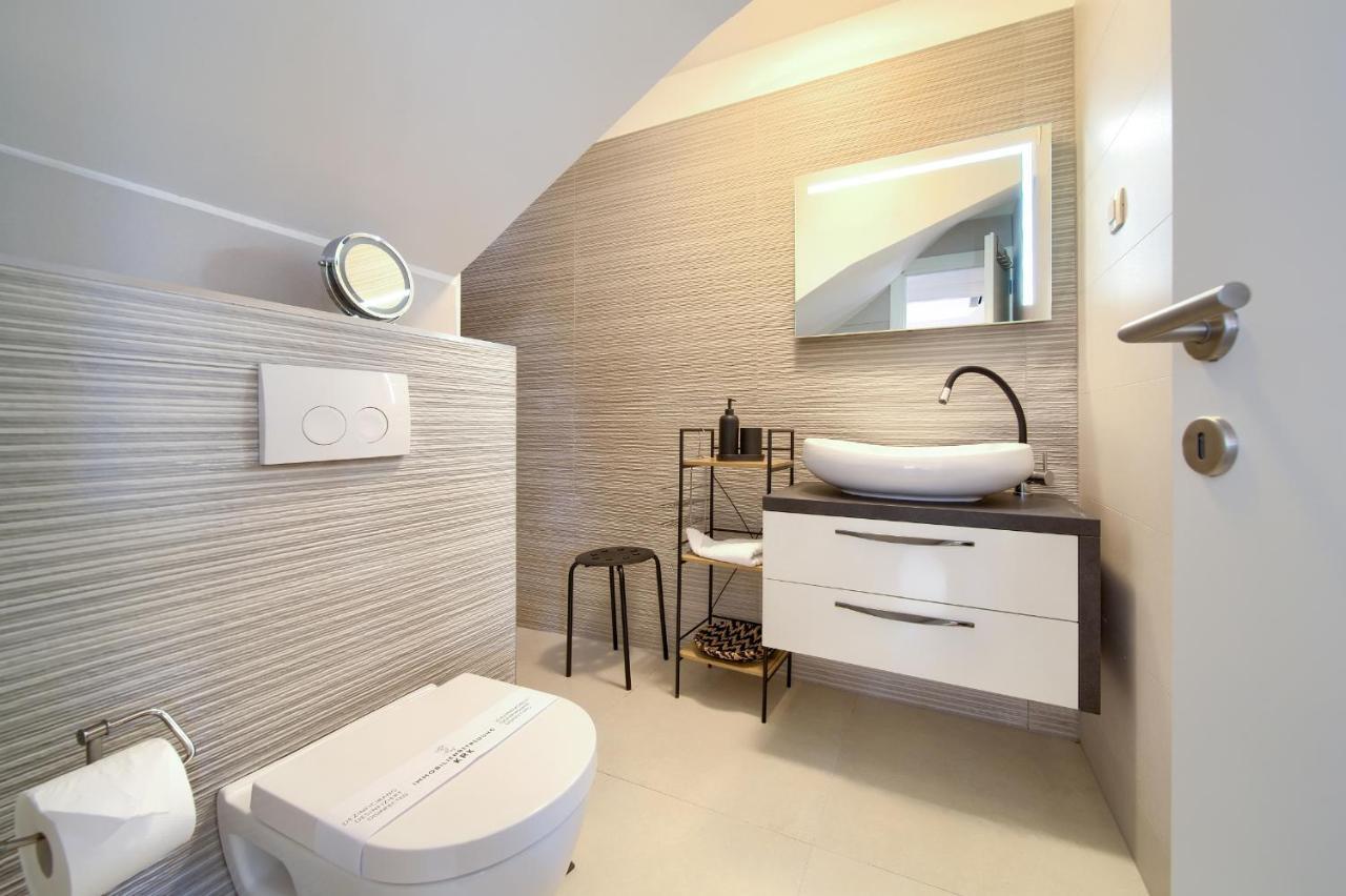 Villa Solis Lacus Modern Apartment - Private Heated Pool - Smart Tv Sky X - Free Parking Нивице Экстерьер фото